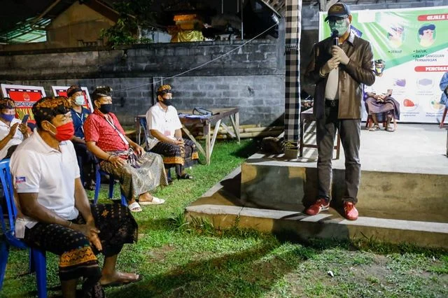 Wakil Bupati Badung I Ketut Suiasa saat meninjau beberapa Posko Penanggulangan Covid-19 di wilayah Kecamatan Mengwi