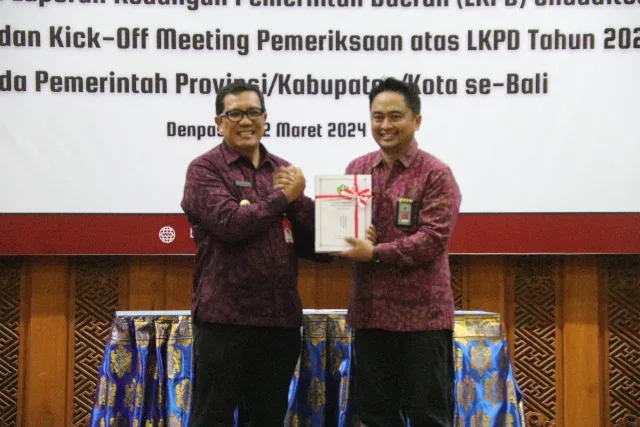 bupati tabanan hadiri penyerahan lkpd kepada bpk