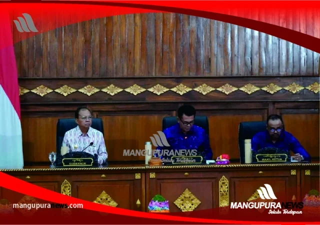 gubernur koster sampaikan penjelasan raperda apbd