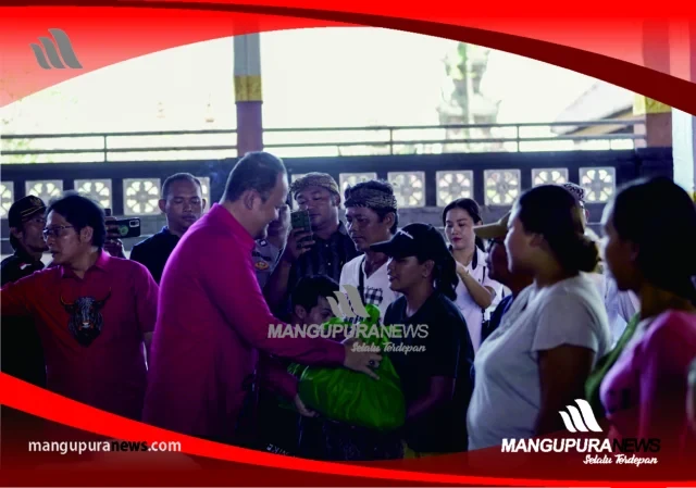 serahkan bantuan sosial di kapal