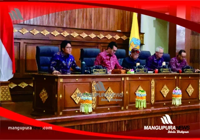 wagub bali hadiri penyampaian pandangan dprd bali