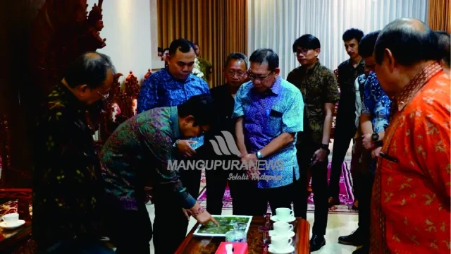 bertemu gubernur koster dan bupati adi arnawa, gwk janji siap bongkar pagar1