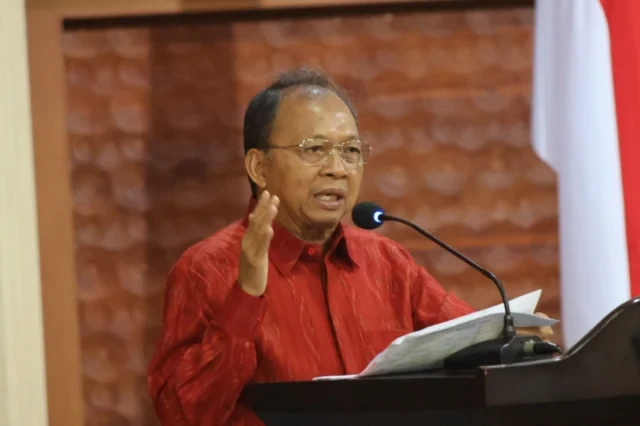mendesak, gubernur koster minta kepala desa dan lurah se kota denpasar percepat pengelolaan sampah berbasis sumber