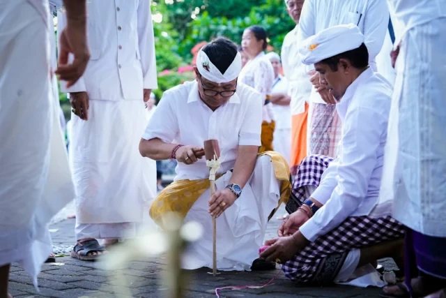 nyukat genah di pura luhur uluwatu (1)