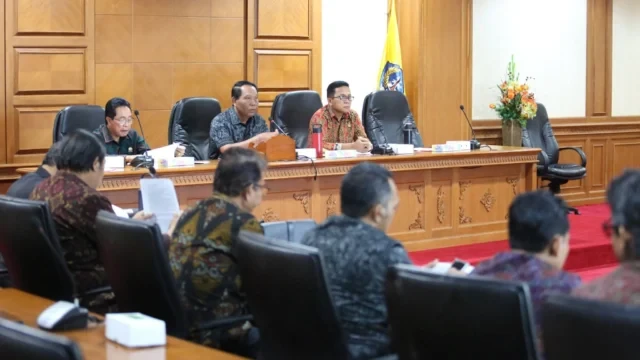 dprd badung bahas lkpj