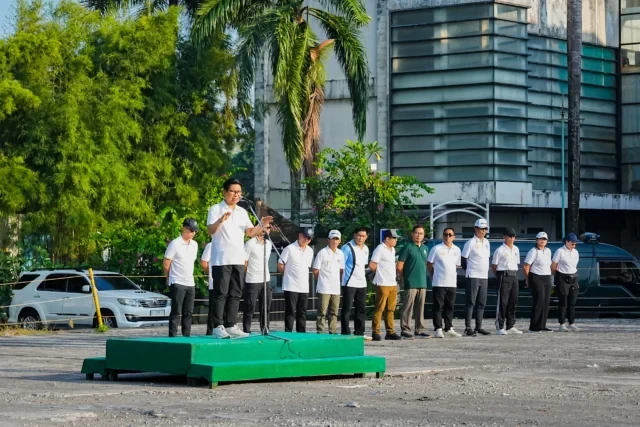 pimpin aksi bersih di kuta (1)