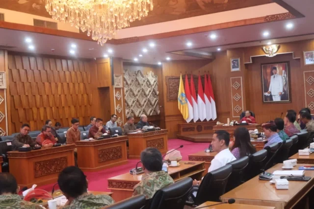 satu abad pariwisata bali