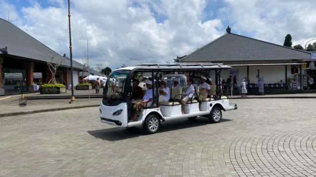 shutel bus besakih shutel bus besakih