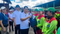 pemberian paket sembako untuk tenaga kebersihan (8)