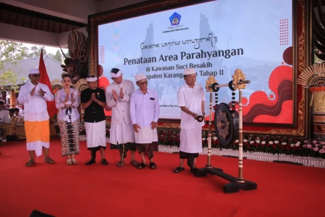restorasi suci pura agung besakih dimulai