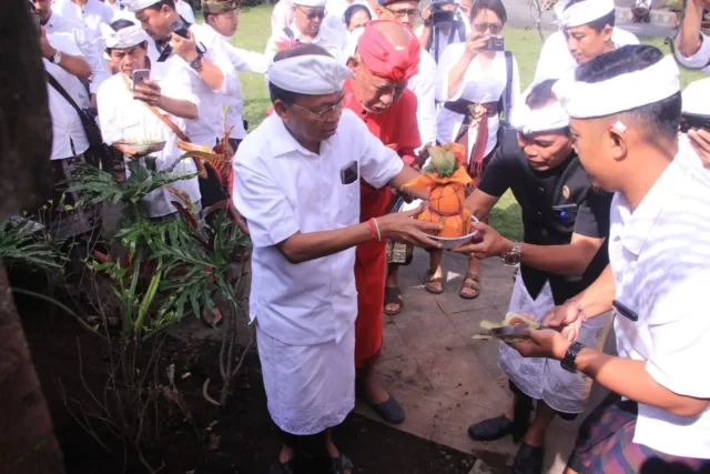 restorasi suci pura agung besakih dimulai1