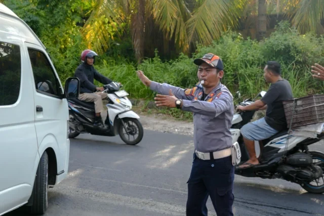 di pecatu dishub badung mulai terapkan rekayasa lalu lintas1