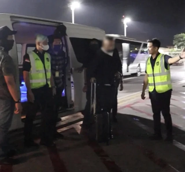 imigrasi ngurah rai gagalkan keberangkatan wna buronan interpo1l