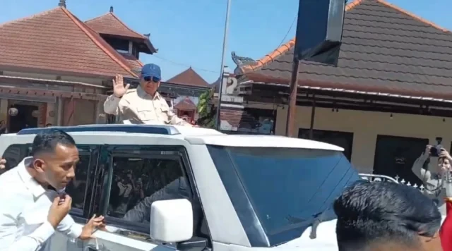 kepala negara disambut meriah ratusan warga
