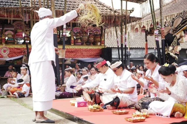 ngenteg linggih di batunya