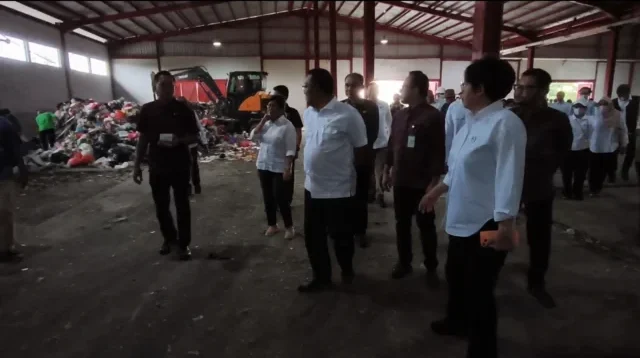 pengelolaan sampah di tpa suwung dari metode pembuangan terbuka (open dumping) menjadi sistem yang lebih ramah lingkungan dan modern