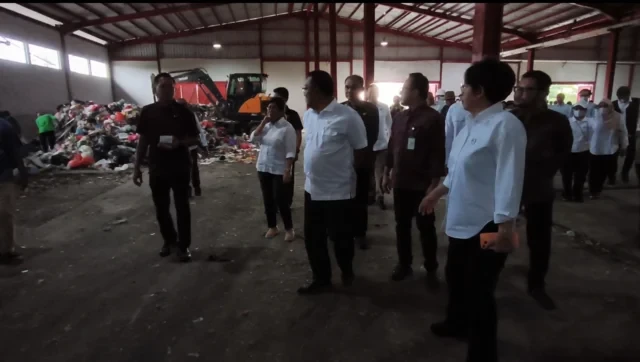 pengelolaan sampah di tpa suwung dari metode pembuangan terbuka (open dumping) menjadi sistem yang lebih ramah lingkungan dan modern