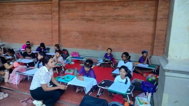 siswa kelas 1 3 badung bersaing jadi terbaik lomba mewarnai pkb1