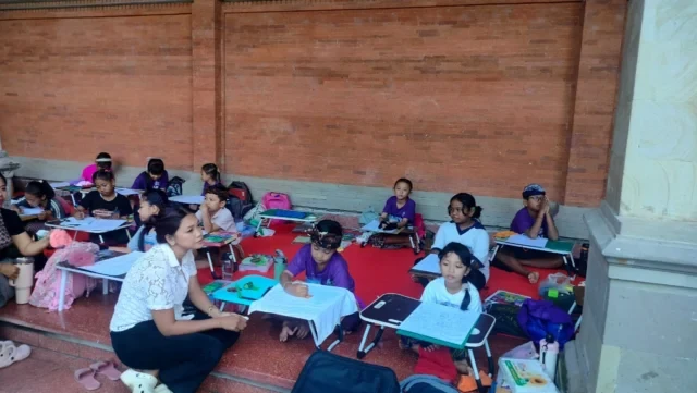 siswa kelas 1 3 badung bersaing jadi terbaik lomba mewarnai pkb1