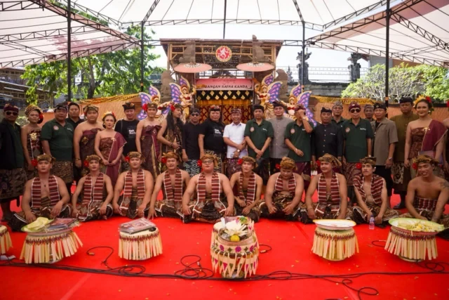 wayan sadar berkat tutur sastra1
