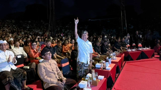 gubernur koster saksikan parade gong kebyar dewasa