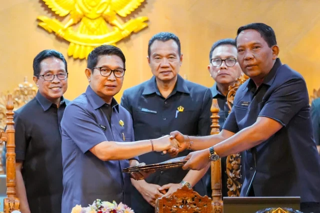 pandangan umum fraksi dprd (1) pandangan umum fraksi dprd (1)