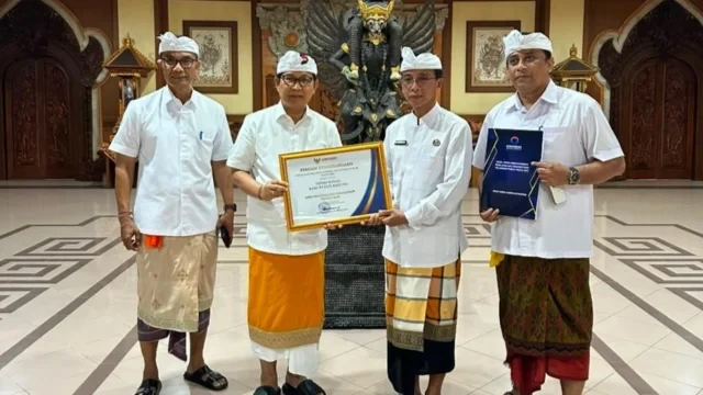 penghargaan utk dinsos penghargaan utk dinsos